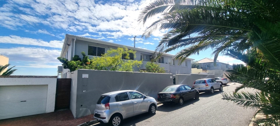 1 Bedroom Property for Sale in Vredehoek Western Cape